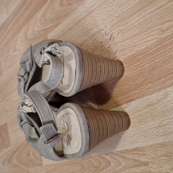 Rieker beige peep toe heels - Picture 3 of 6